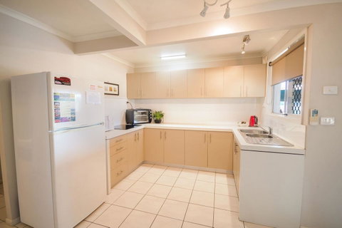 Airlie Apartments - Stays Accommodation 6