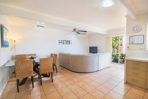 Airlie Apartments - Stays Accommodation 11