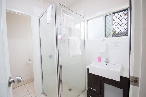 Airlie Apartments - Stays Accommodation 9