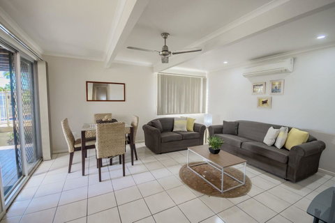 Airlie Apartments - Stays Accommodation 3