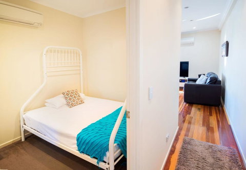 Airlie Apartments - Stays Accommodation 23