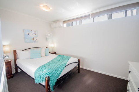 Airlie Apartments - Stays Accommodation 15