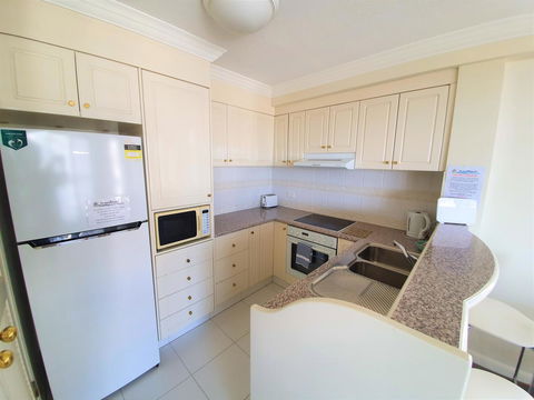 Broadbeach Holiday Apartments - Stayed 16
