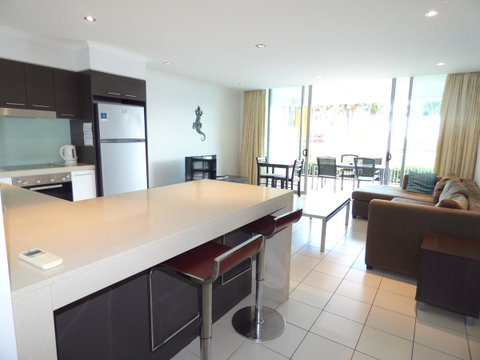 Marina View Apartment - Stays Accommodation 2