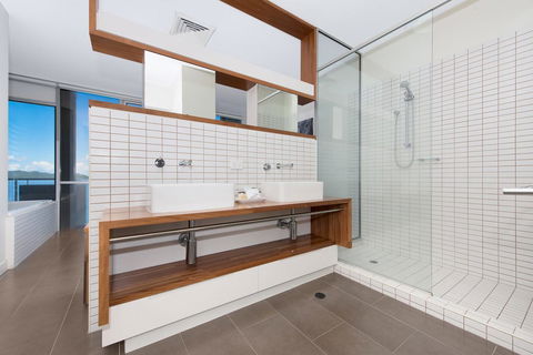 1 Bright Point Apartment 4501 - Stayed 7