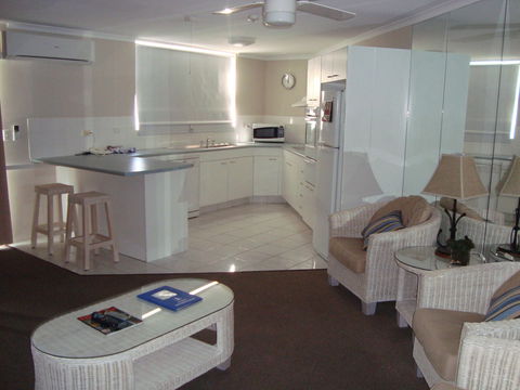 Grosvenor Beachfront Apartments Surfers Paradise - Stays Accommodation 14