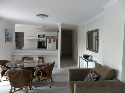 Grosvenor Beachfront Apartments Surfers Paradise - Stays Accommodation 5