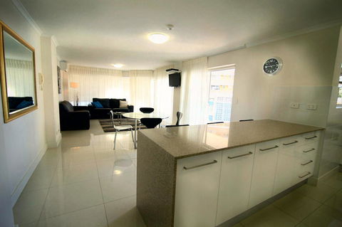 Grosvenor Beachfront Apartments Surfers Paradise - Stays Accommodation 3