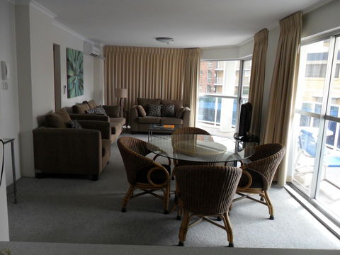Grosvenor Beachfront Apartments Surfers Paradise - Stays Accommodation 23