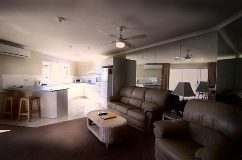 Grosvenor Beachfront Apartments Surfers Paradise - Stays Accommodation 9