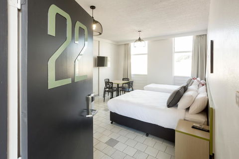 Nightcap At Emerald Star Hotel - Stayed 26