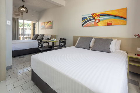 Nightcap At Emerald Star Hotel - Stayed 16