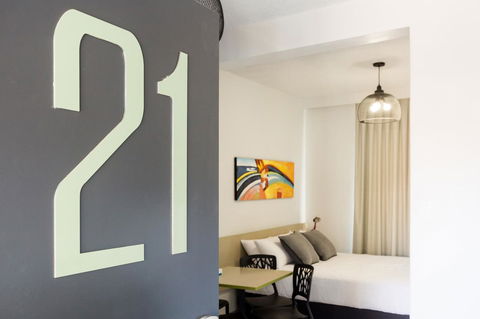 Nightcap At Emerald Star Hotel - Stayed 11