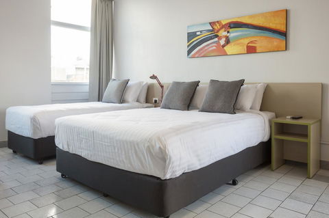 Nightcap At Emerald Star Hotel - Stayed 24