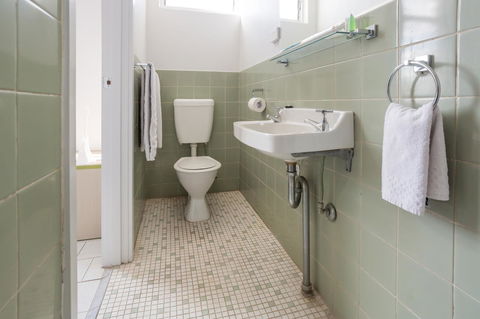 Nightcap At Emerald Star Hotel - Stayed 15