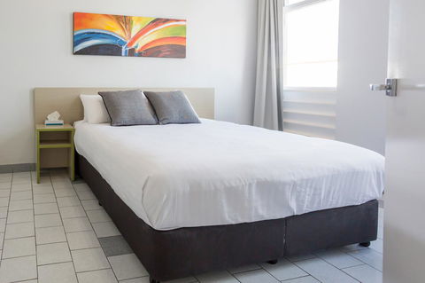 Nightcap At Emerald Star Hotel - Stayed 21