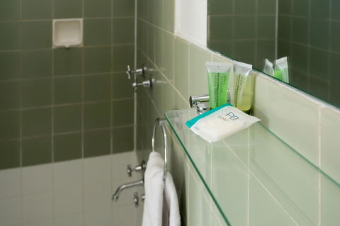 Nightcap At Emerald Star Hotel - Stayed 36