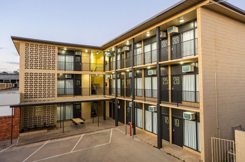 Nightcap At Emerald Star Hotel - Stayed 5