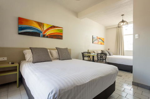 Nightcap At Emerald Star Hotel - Stayed 0