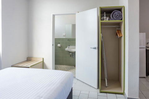 Nightcap At Emerald Star Hotel - Stayed 13