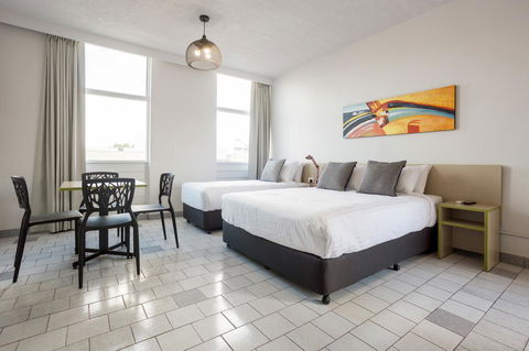 Nightcap At Emerald Star Hotel - Stayed 3