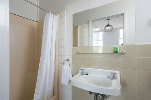 Nightcap At Emerald Star Hotel - Stayed 20