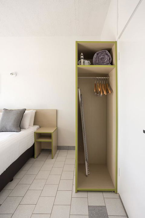 Nightcap At Emerald Star Hotel - Stayed 33