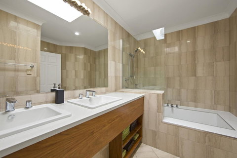 Montipora Unit 3 - In The Heart Of Airlie, Wi-fi And Netflix - Stays Accommodation 8