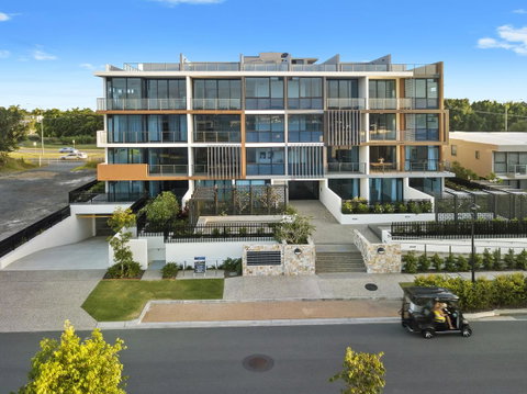 The Residences At The Peninsula - Stays Accommodation 10