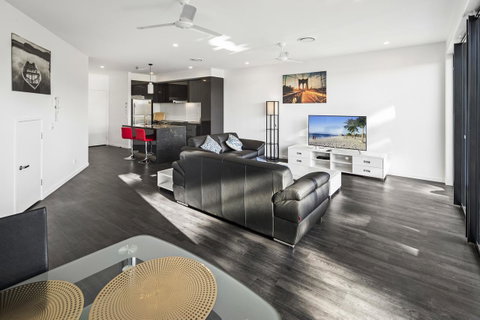 The Residences At The Peninsula - Stays Accommodation 16