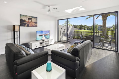 The Residences At The Peninsula - Stays Accommodation 18
