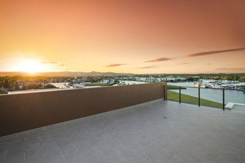 The Residences At The Peninsula - Stays Accommodation 2