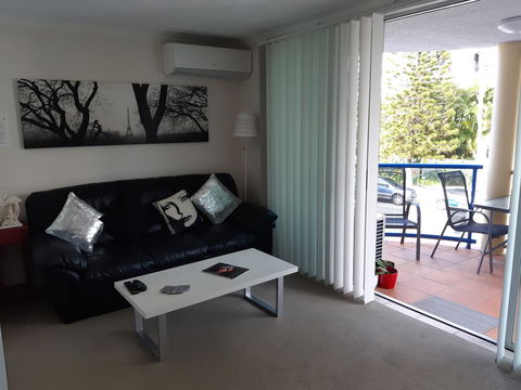 Surfers Beach Resort One - Stays Accommodation 2