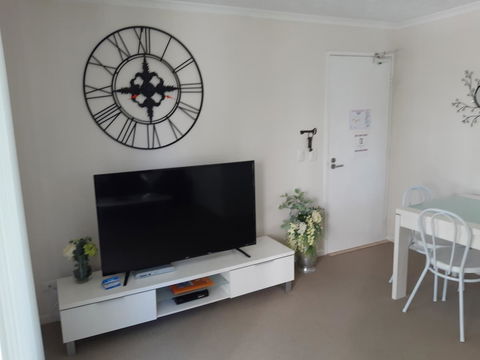 Surfers Beach Resort One - Stays Accommodation 4