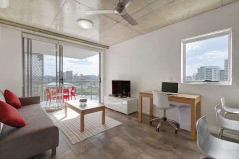 Direct Collective - Pavilion And Governor On Brookes - Stayed 13