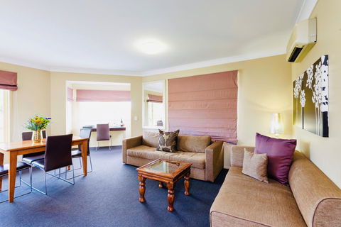 Ambassador On Ruthven - Stayed 28