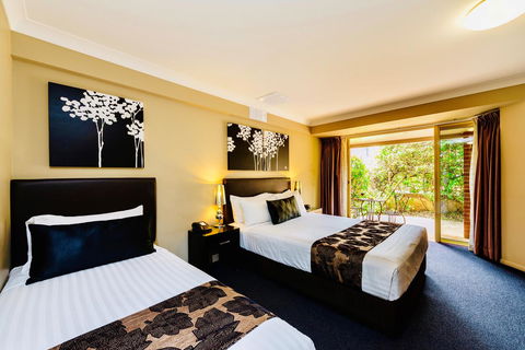 Ambassador On Ruthven - Stayed 1