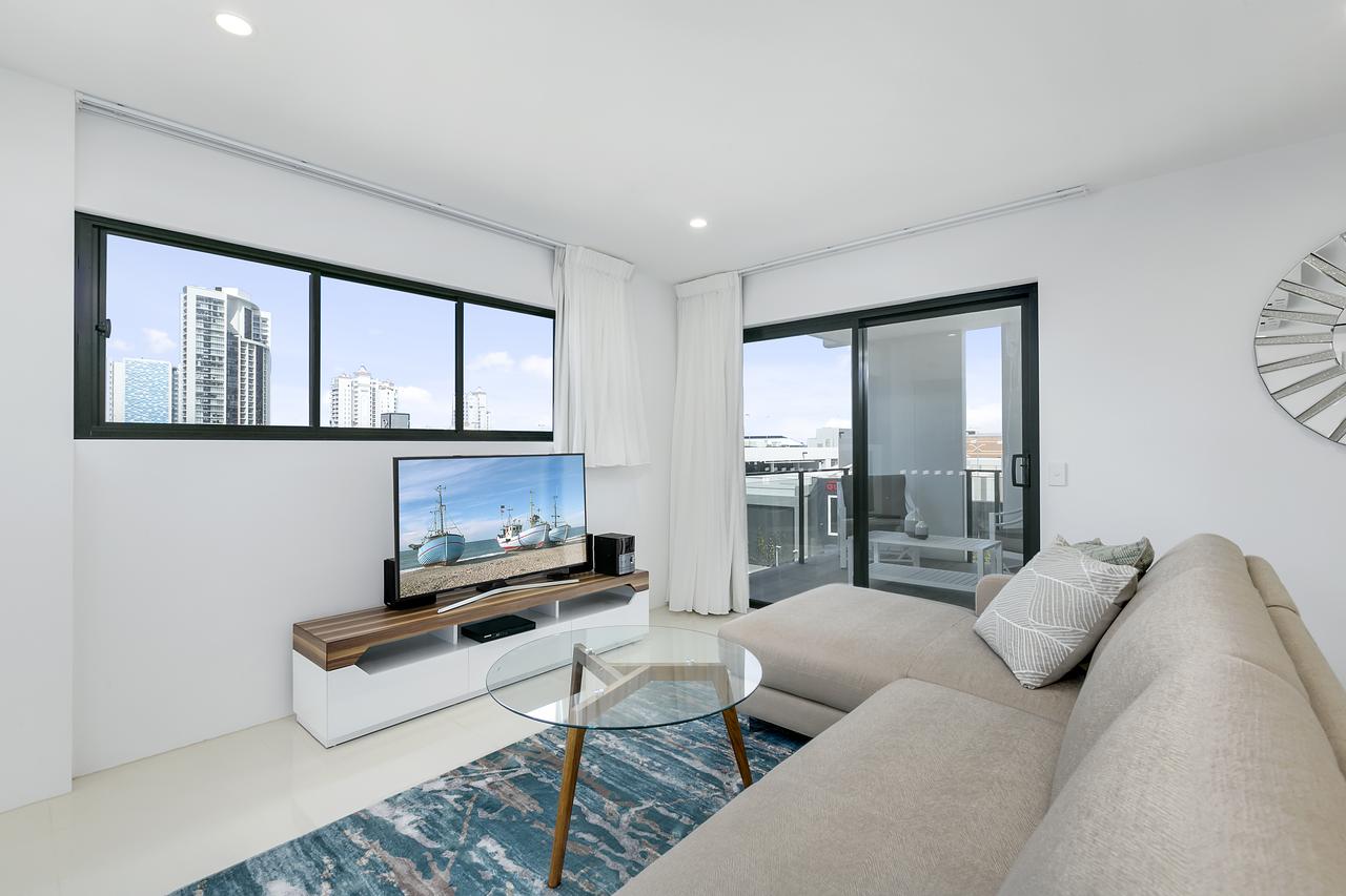 Broadbeach Waters QLD Stayed