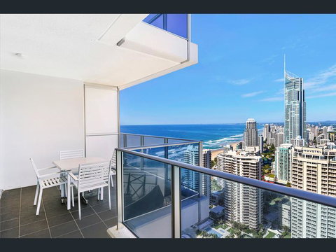 H Star Residences-- Paradise Stayz - Stayed 18