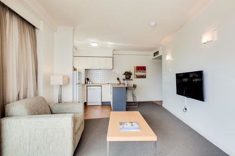 Central Cosmo Apartment Hotel - Stayed 30