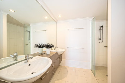 On The Bay Apartments - Stayed 18