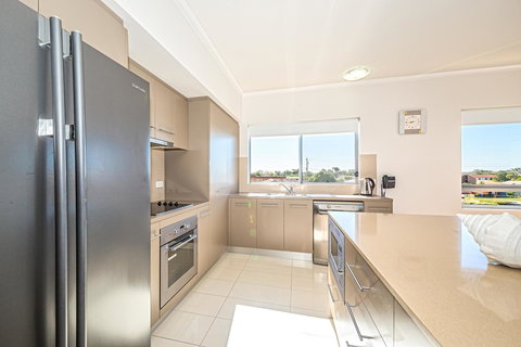 On The Bay Apartments - Stayed 3