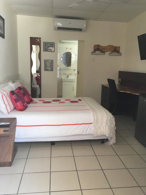 Black Marlin Motel - Stays Accommodation 23
