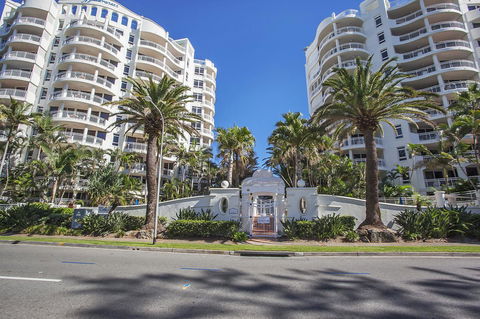 ULTIQA Burleigh Mediterranean Resort - Stayed 19