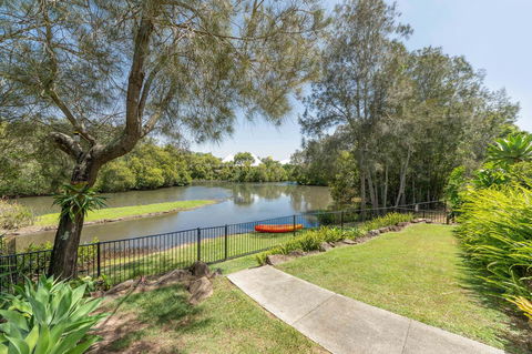 Waterfront Theme Park Getaway - Stayed 20