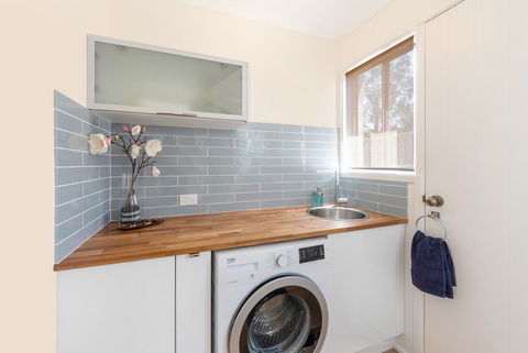 Waterfront Theme Park Getaway - Stayed 12