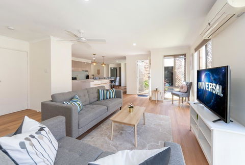 Waterfront Theme Park Getaway - Stayed 3