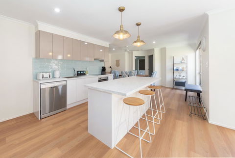 Waterfront Theme Park Getaway - Stayed 0