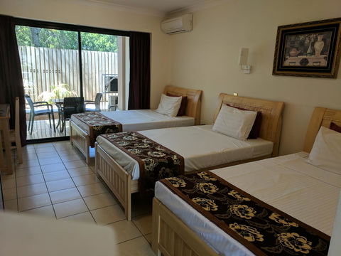 Novena Palms Motel - Stayed 23