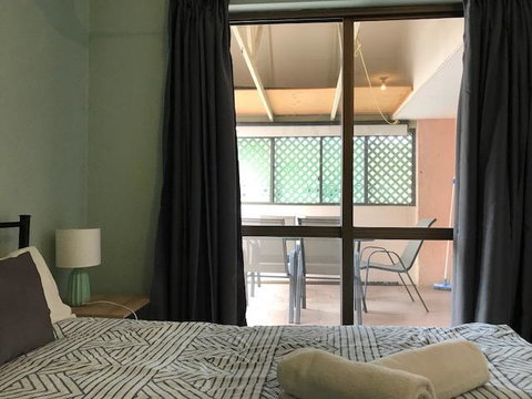 Location! 2BR Town View Unit In Centre Of Airlie. - Stays Accommodation 24